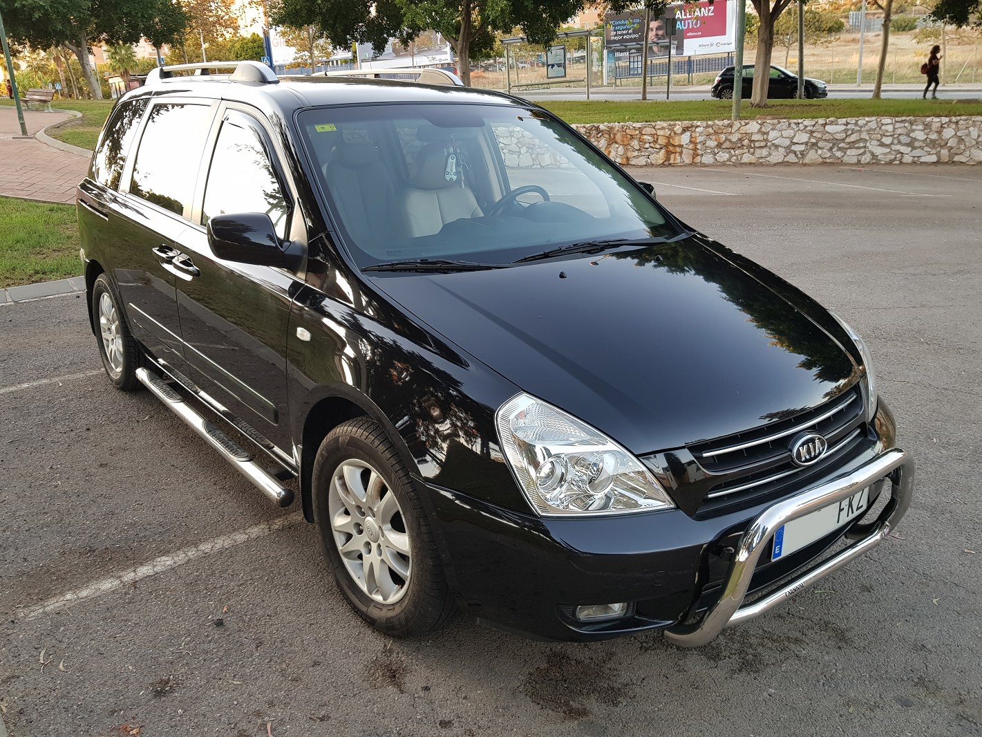 Kia carnival 2 поколения